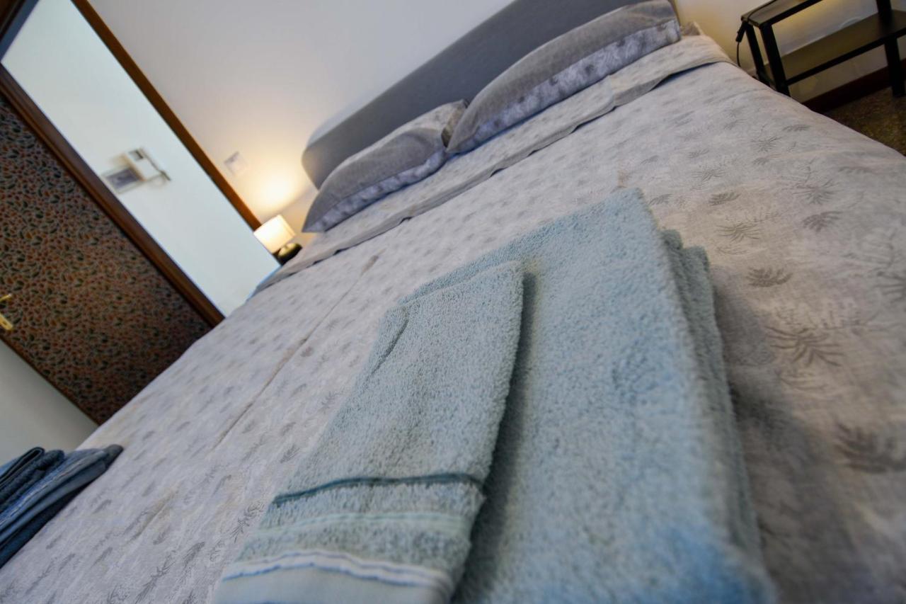 Sole Apartment Albano Sant'alessandro Luaran gambar