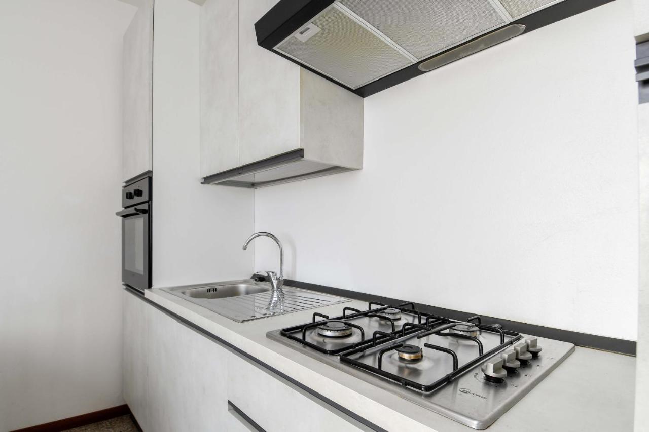 Sole Apartment Albano Sant'alessandro Luaran gambar